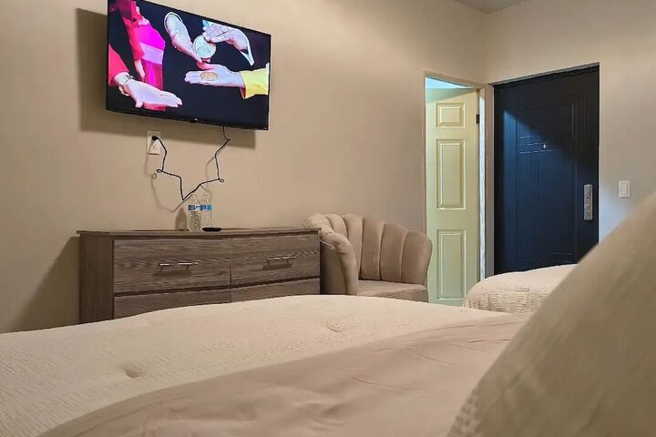 Room 5 of 28