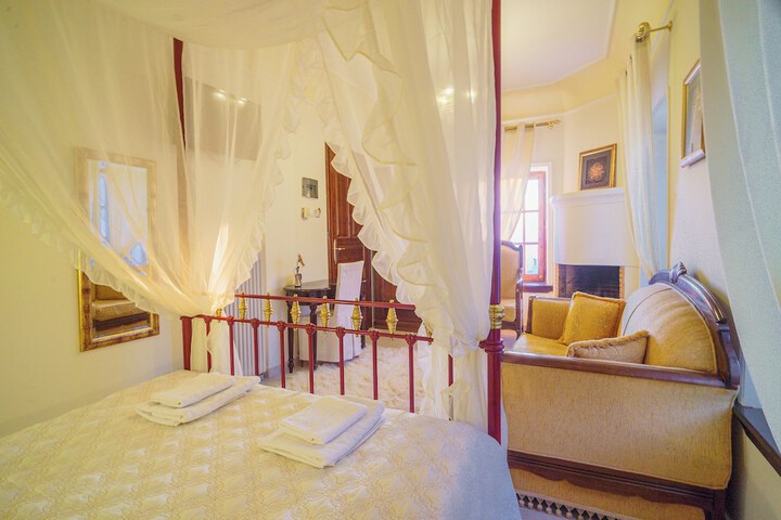 Room 6 of 97