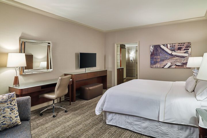 Traditional Room 1 King Bed (17 of 18)