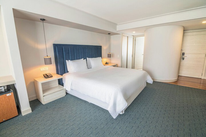 Room 10 of 43