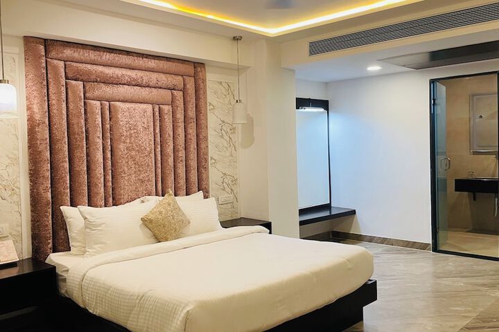 Room 7 of 30