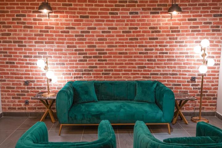 Lounge 49 of 58