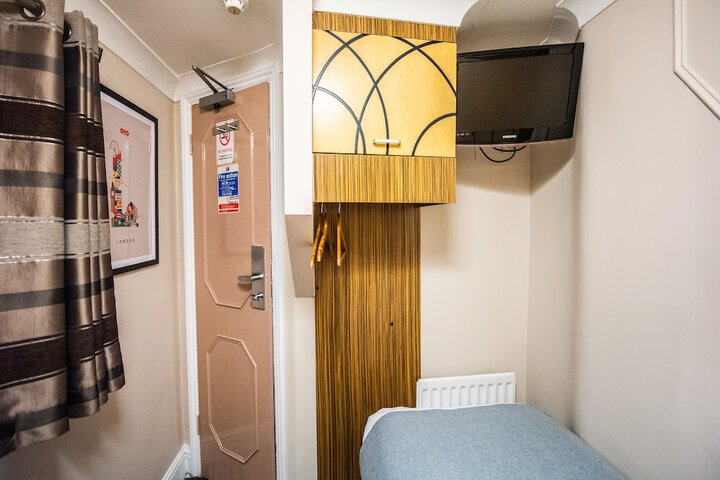 Room 32 of 54