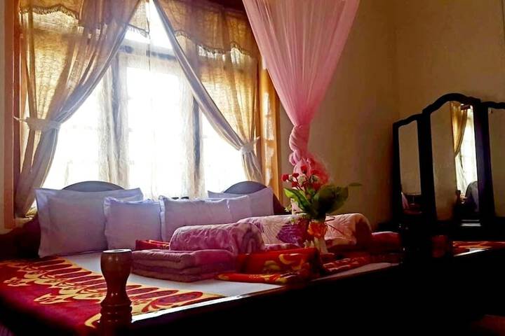 Room 8 of 25
