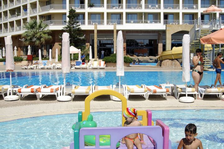 Hotel with Pool