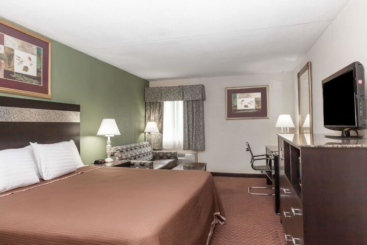 1 King Bed (6 of 11)