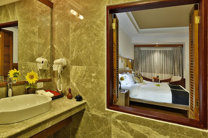 Room 9 of 34