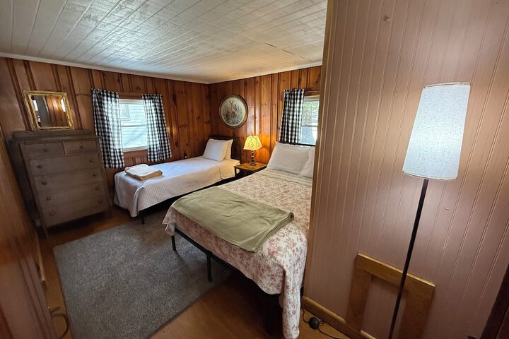 Room 33 of 212