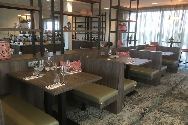Dining 74 of 106