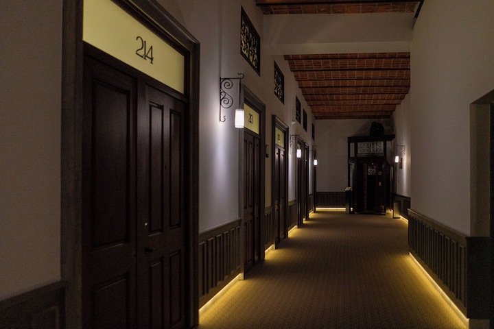 Ballroom/Hall 76 of 88