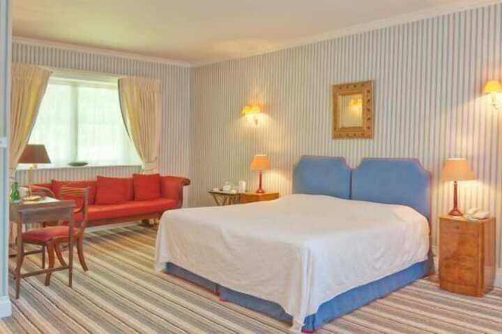 Room 4 of 33
