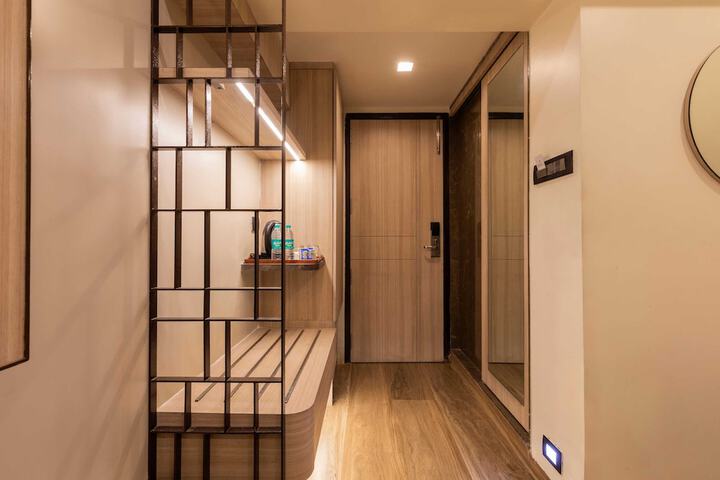 Room 41 of 100