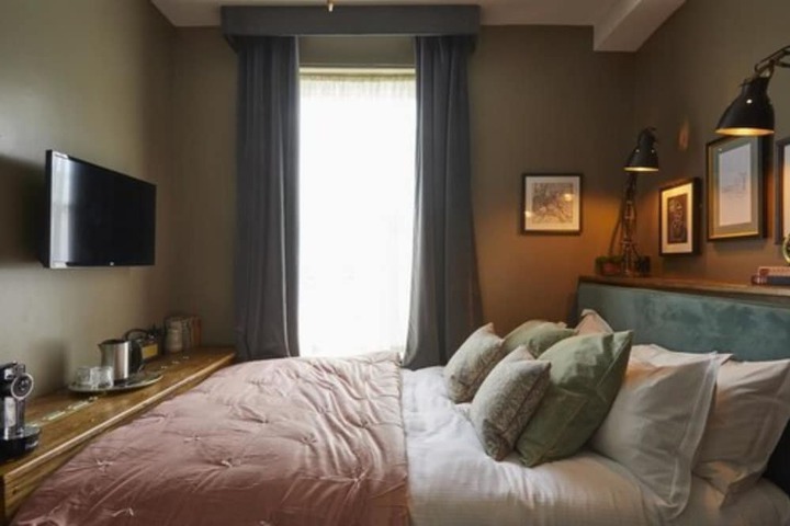Room 17 of 42