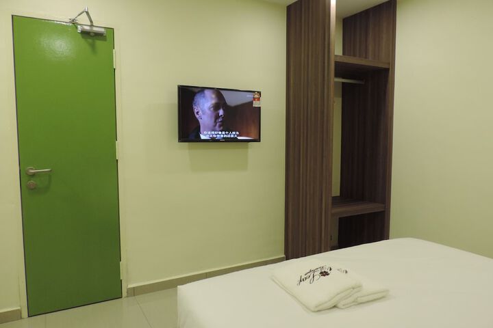 Room 8 of 51