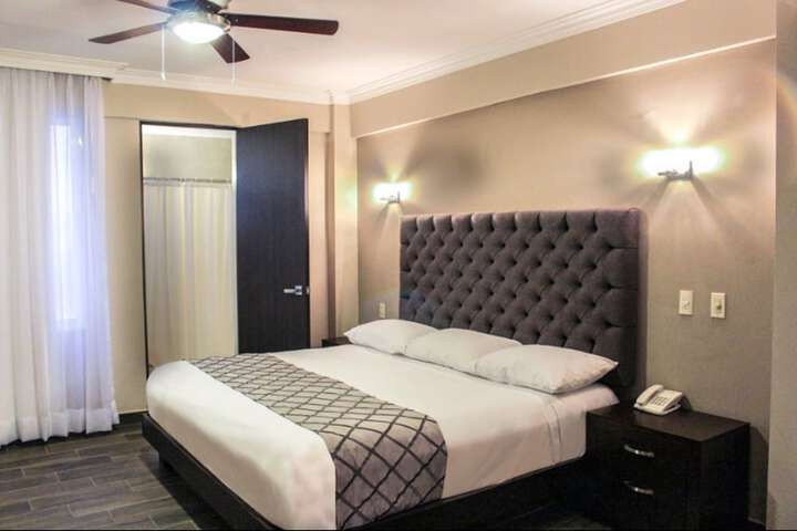 Room 6 of 17