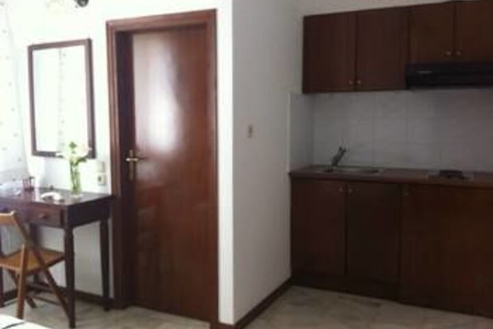 Room 10 of 18