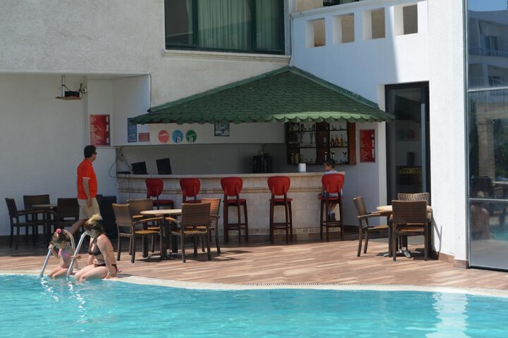 Hotel with Pool