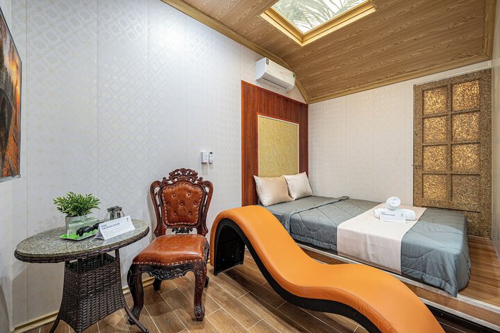 Room 15 of 33