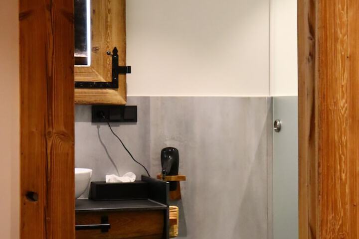 Room 27 of 67
