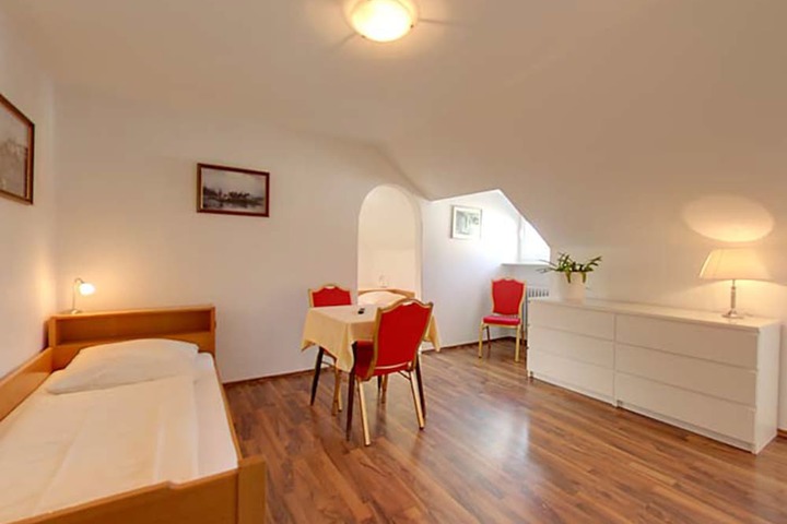 Room 7 of 62