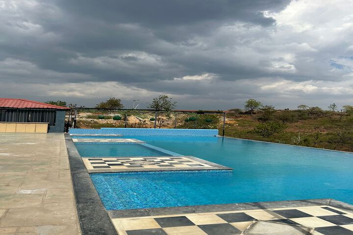 Pool 28 of 41