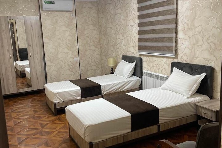 Room 8 of 27