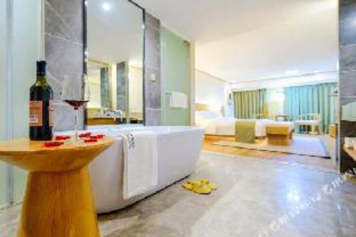 Qishi Hotel (Chongqing Guanyinqiao Jiujie Wanhui Center)