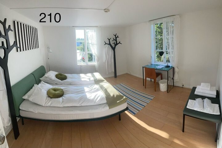 Room 12 of 37