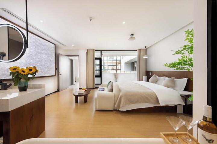 Room 17 of 61