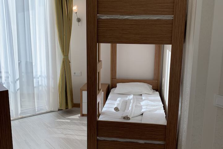 Room 14 of 33