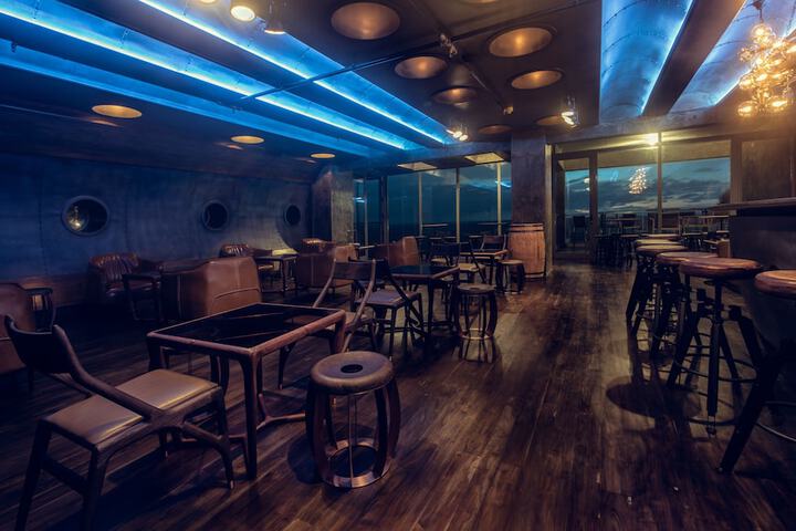 Lounge 52 of 59