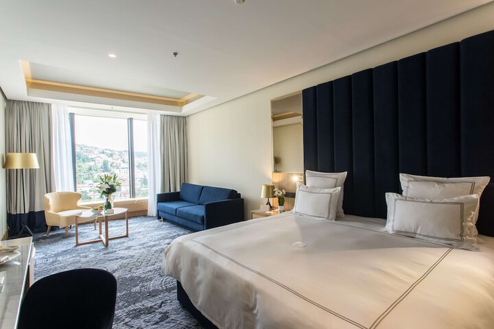 Room 18 of 80