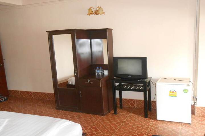Room 4 of 13