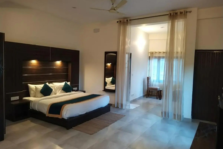 Room 3 of 14
