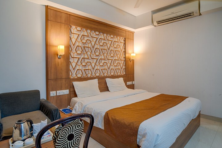 Room 32 of 61