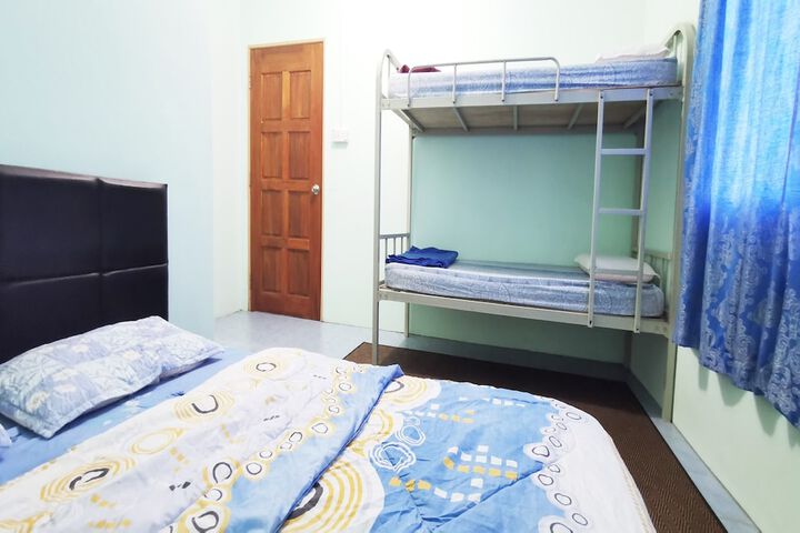 Room 6 of 16