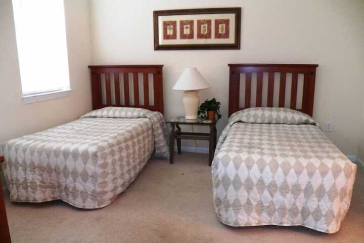 Room 10 of 32