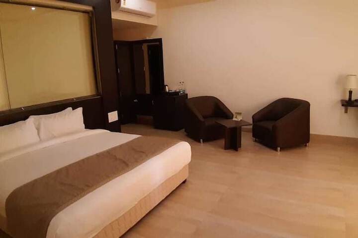 Room 7 of 48
