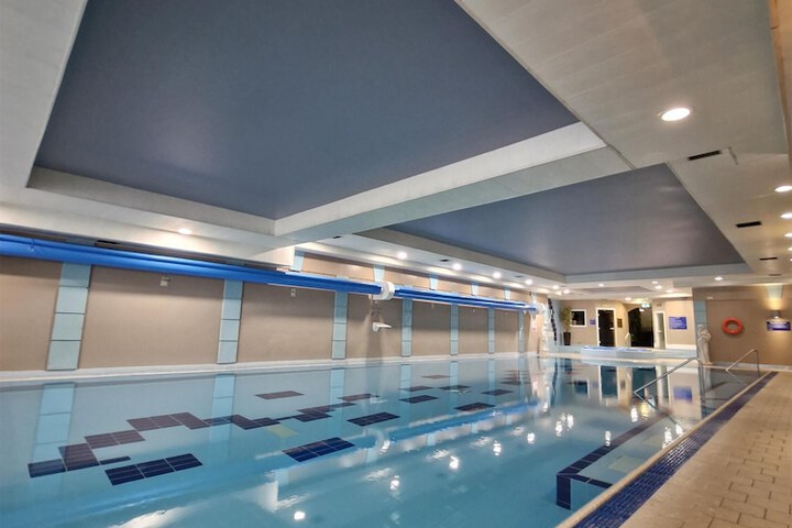 Pool 33 of 64
