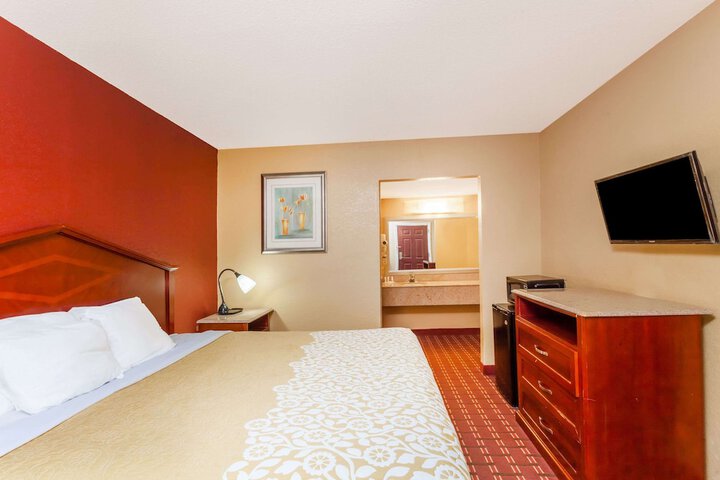 1 King Bed (1 of 8)