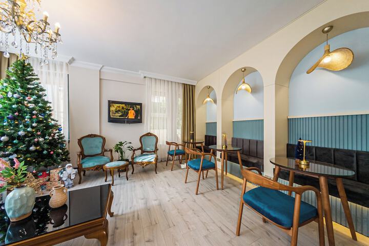 Entrance & Lobby