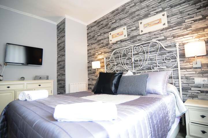 Room 6 of 32