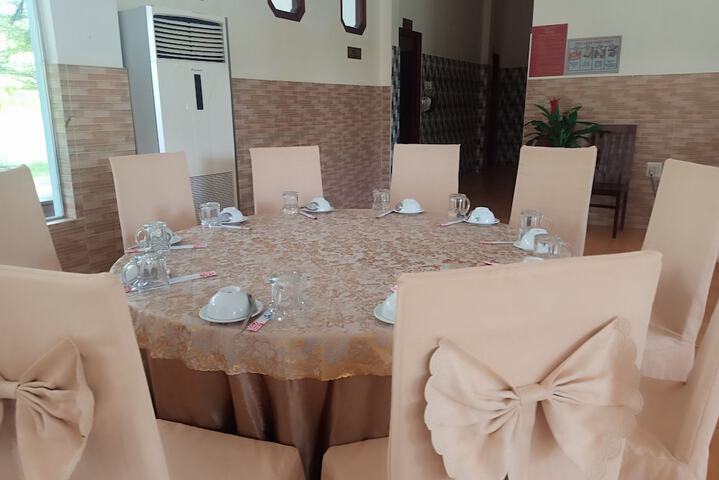 Dining 51 of 105