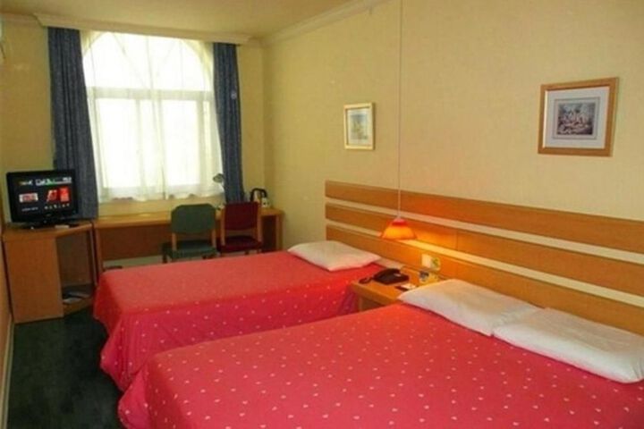 Room 2 of 42
