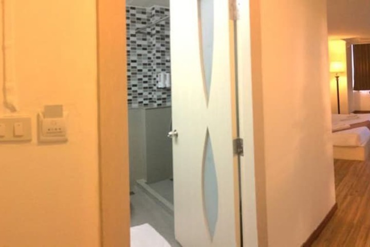 Room 43 of 147