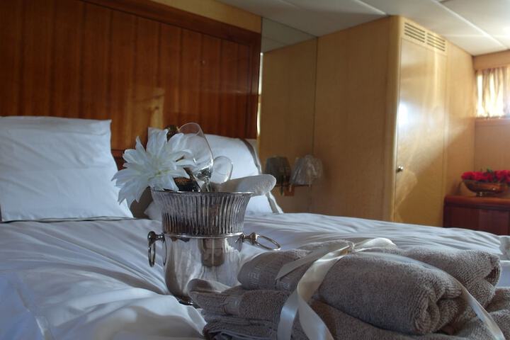 Room 8 of 37