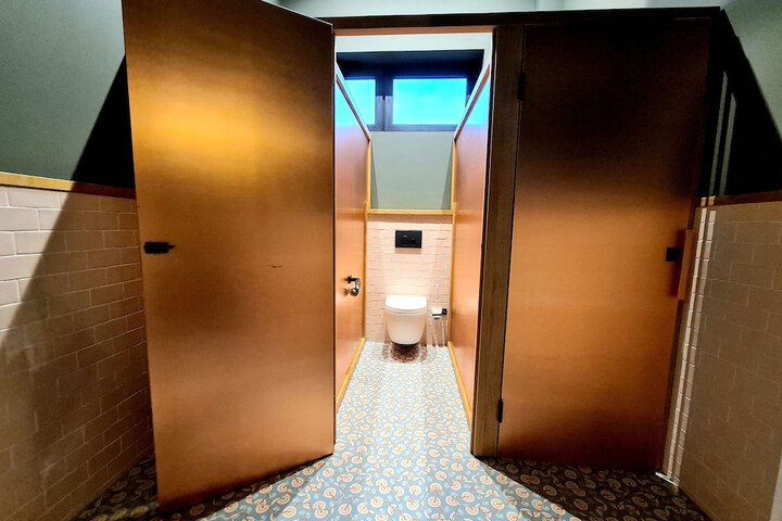 Room 53 of 61