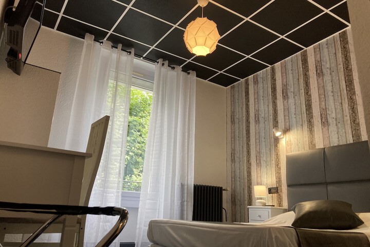 Room 15 of 37
