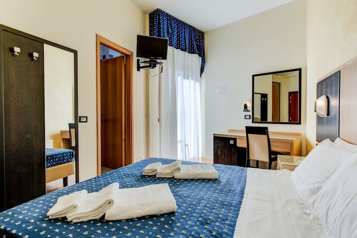 Room 12 of 76