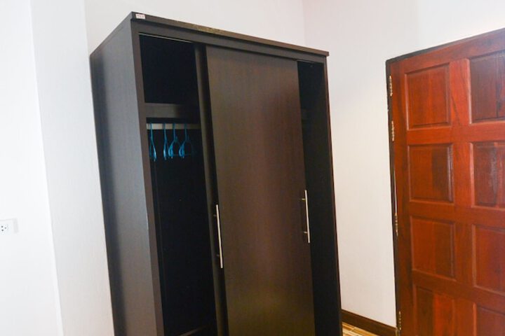 Room 12 of 27